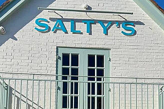 Salty's Bar & Restaurant, Yarmouth